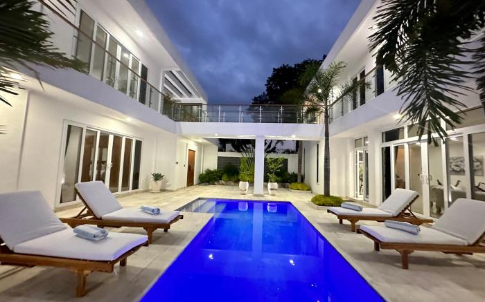 Lux Villa 4BR w/ pool, bathtub, washer near Canggu