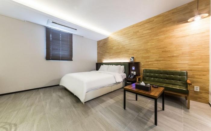 Gimpo Drive-in Contactless Hotel Louis