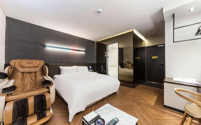 Gimpo Drive-in Contactless Hotel Louis