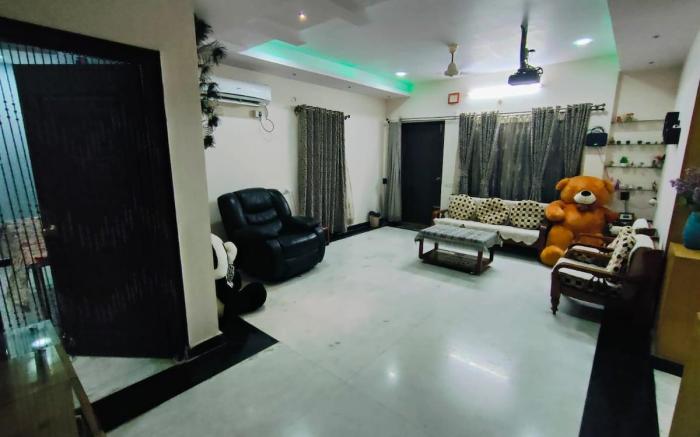 Terrace Jewel: Lavish 2BHK Pent with All Comforts!