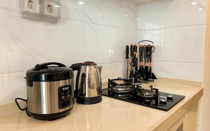 Cozy Luxe Studio Room @Sky House Apartement