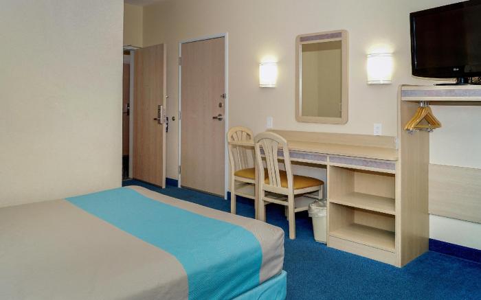 Motel 6 Peterborough, ON