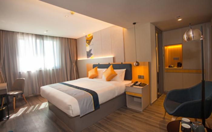 Home Inn Style Changchun People's Square Chongqing Road Vigor City