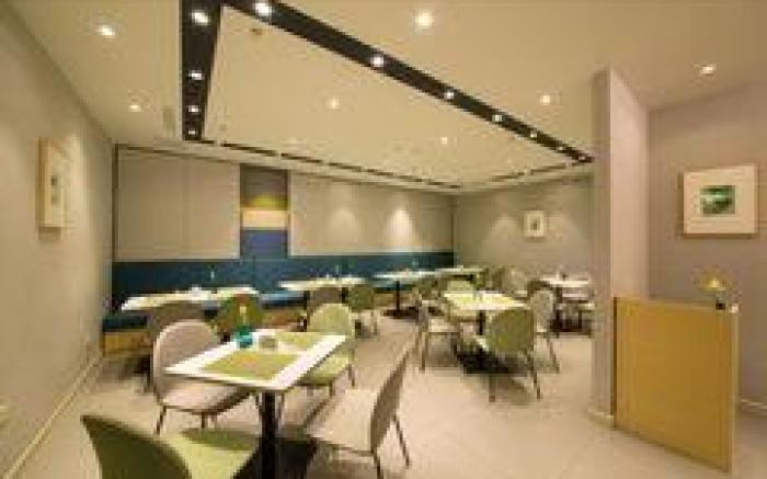 Ease Hotel Yingkou City Central Hospital