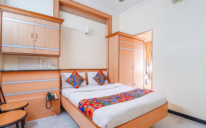 FabHotel ESS Paradise