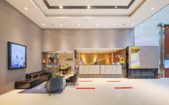 Home Inn Wuhan Guanggu Square Metro Station Minzu University