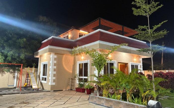 Golden Nest Farms - 3BHK Private Pool by Homeyhuts