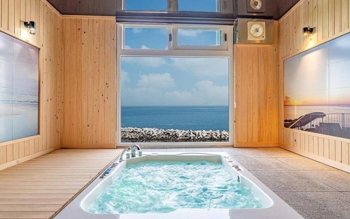 Yeongdeok Hillington Hotel Resort Pension