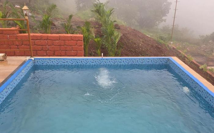 Deluxe dome with plunge Pool