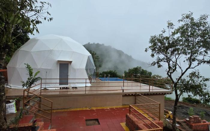 Deluxe dome with plunge Pool