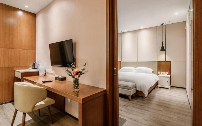 Huaya International Hotel (Weifang High-speed Railway North Station)