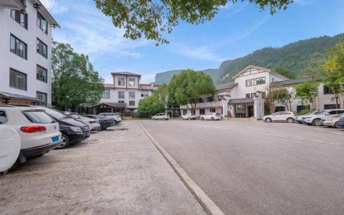 Zhangjiajie Expert Village Yangguang Courtyard-Style Hotel