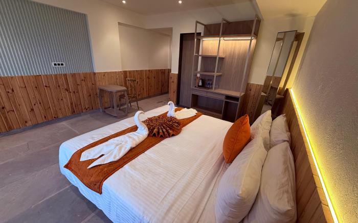 Ikonic Hotel - Bhushi Dam Lonavala