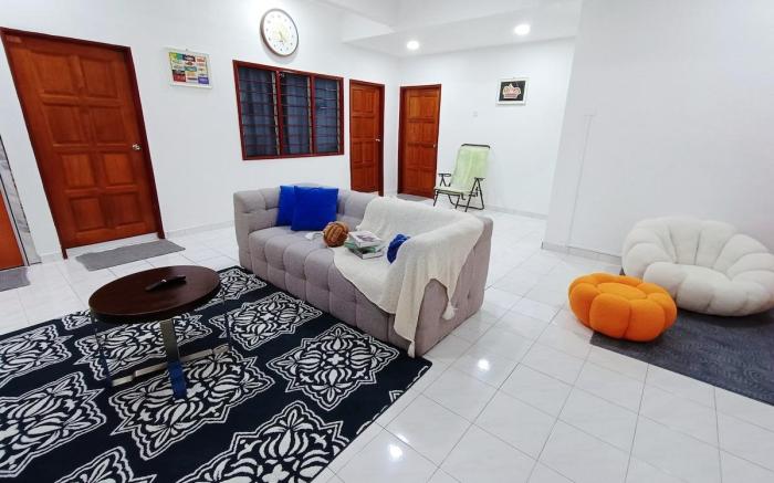 Bukit Beruang 366D Family Home - Private Pool