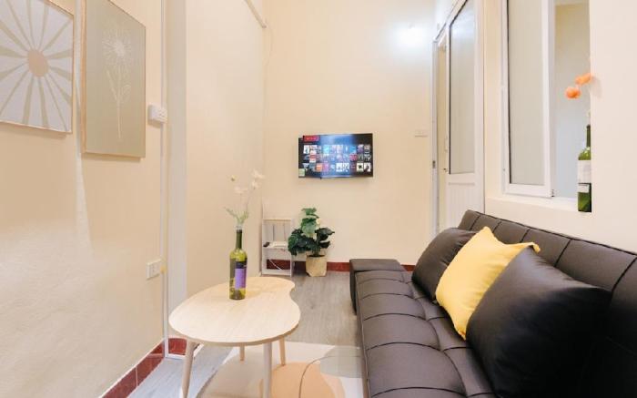 Sep Free Conical Hat/50m to Old Quarter/3Brs/Cosy