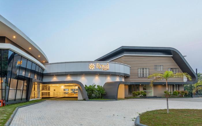 Royal Holidays & Stays