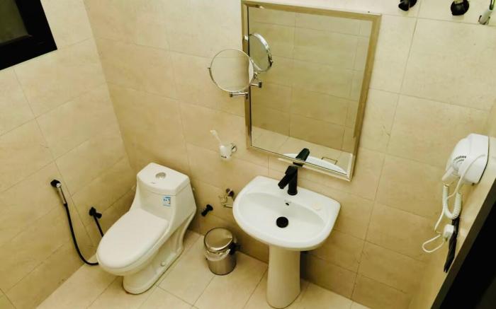 Furnished apartment with a side sitting room a8