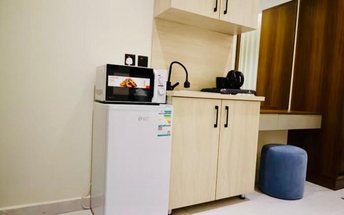 Furnished apartment with a side sitting room a8