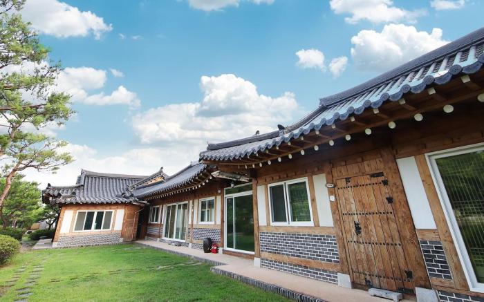 Hanokchon Sinseon Village Pension