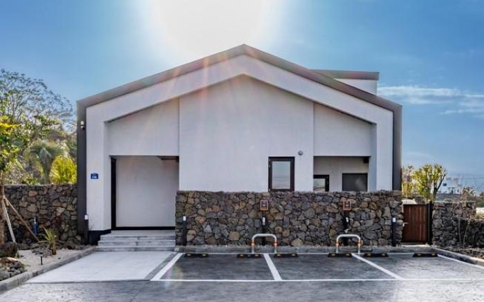 Gobajin In Dokchae Hot Spring Pool Villa