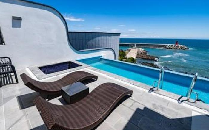 Ocean Cliff Pool Villa