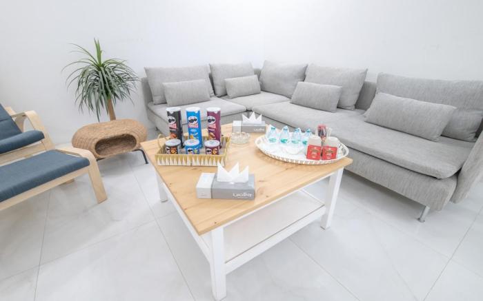 ِApartment with outdoor seating and self check-in