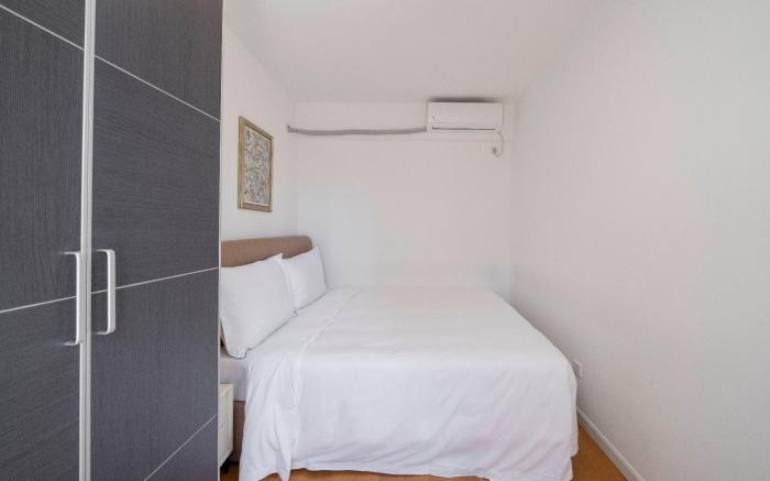 Xujiahui City Center 63sqm 1BR Apt Near Metro