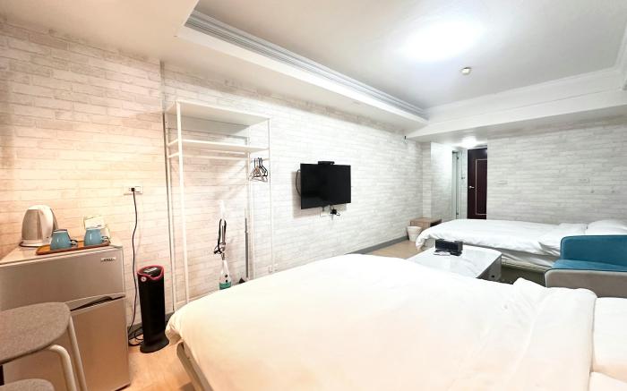 Wuchang Twin Room/Elevator