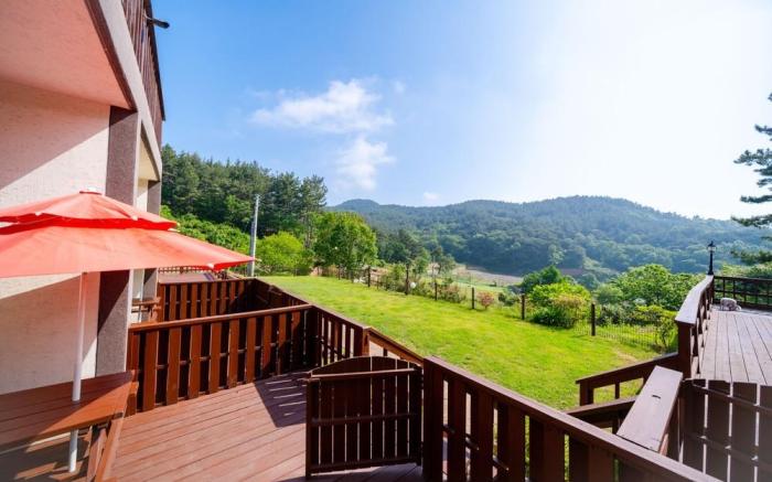 Taean Low Stack Pet Pension