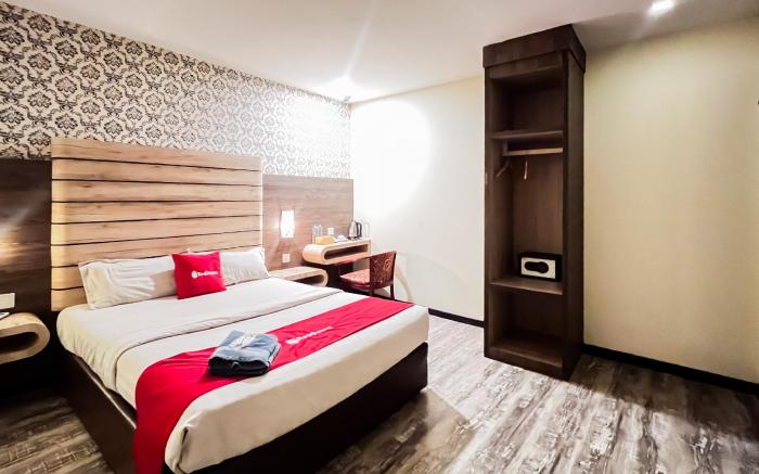 RedDoorz Plus @ Paragon Nagoya Hotel Batam