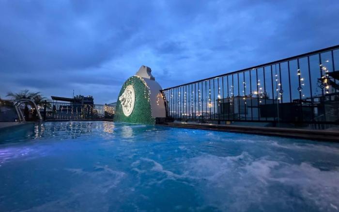 Charmpearl Hotel & Suites