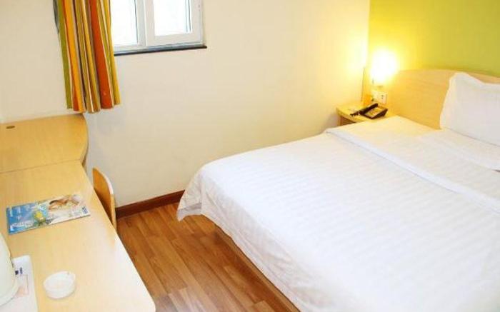 7 Days Inn Jingmen Huyaguan Duodao Wanda Plaza