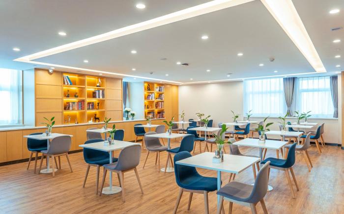 Holiday Inn Express Urumqi Station By IHG