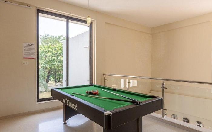 Greenwoods Ten by Vista Rooms