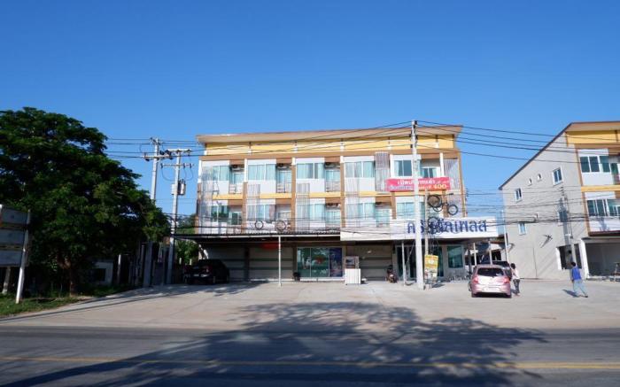 Crystal Place Prathai