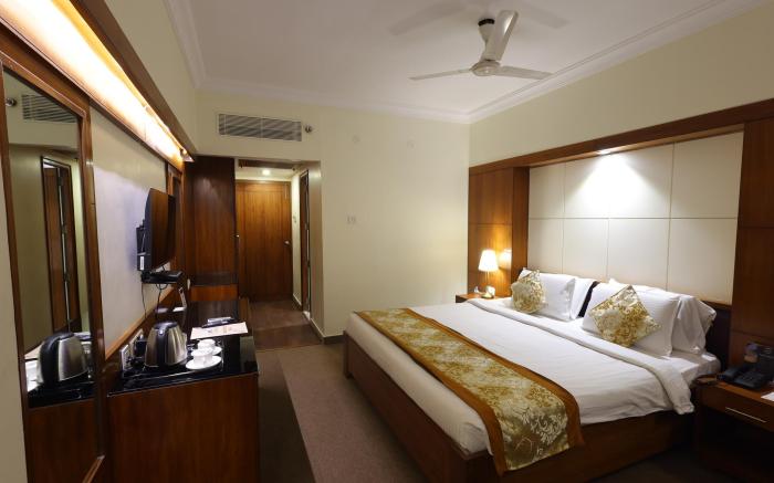 Hotel PLR Grand