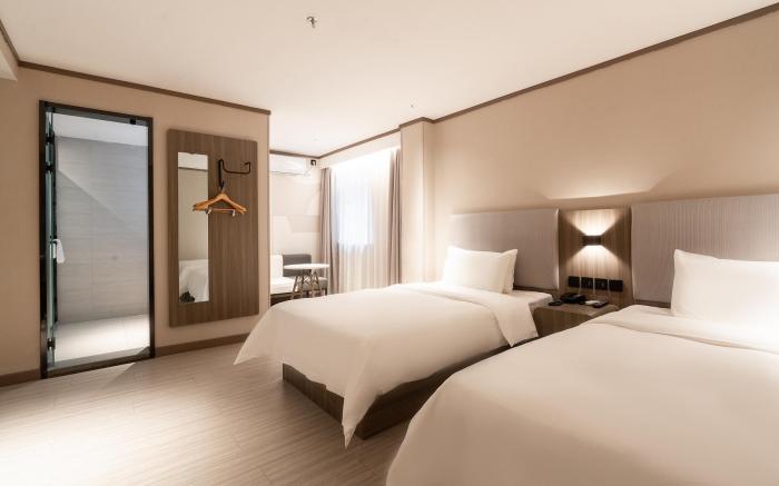Hanting Hotel Shaoguan Bainian East Street Fengcai Building