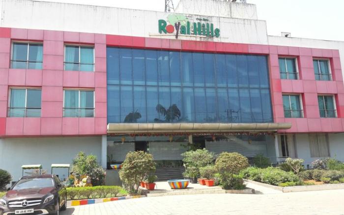 ROYAL HILLS