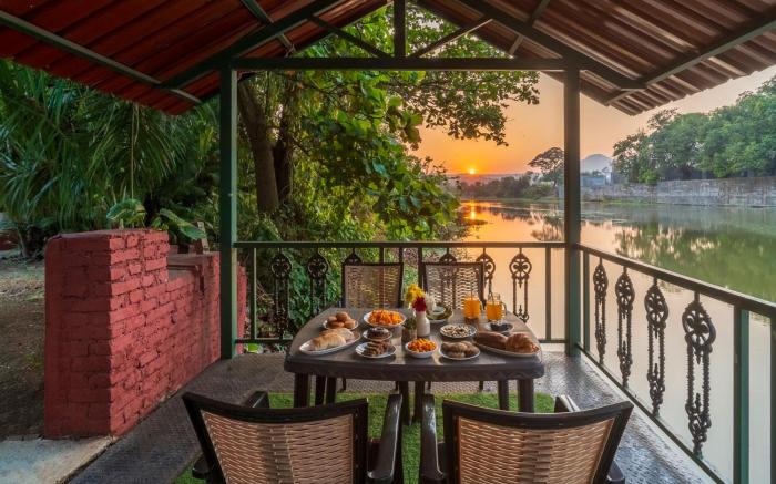 Vintage Estate - Lakeside allure with vintage decor,A plunge pool & A lawn featuring a charming gaze