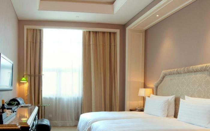 Sunrise on the Bund Hotel