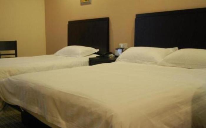 Weiting Century Hotel (Shanghai Railway Station South Square)