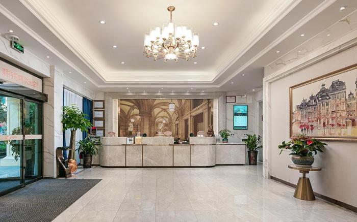 Vienna Hotel Lianyuan Renmin Middle Road Statium