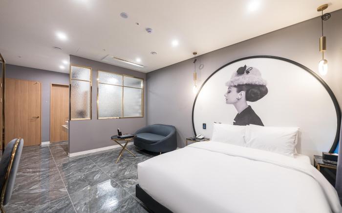 FOUR STAR HOTEL
