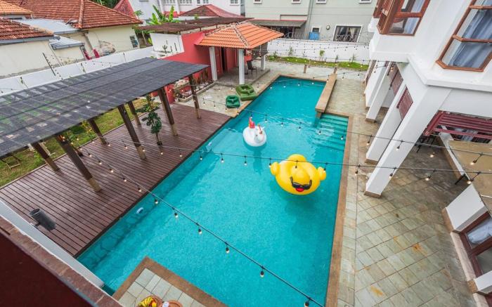 Pool Villa Wonderland: 30P, 10k sf, KL by Verano