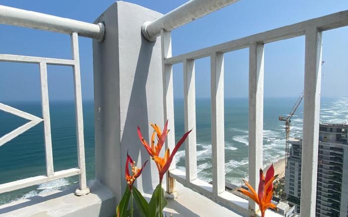 Bee Penthouse Seaview Corner