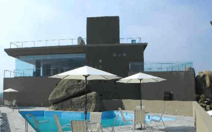Honeyberg Resort
