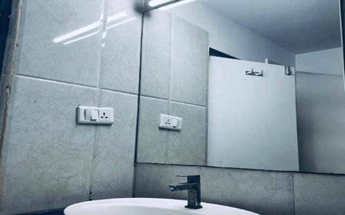 LA Riviera Suites