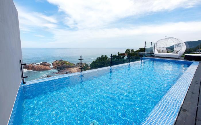 Yeongduk Exit Poolvilla