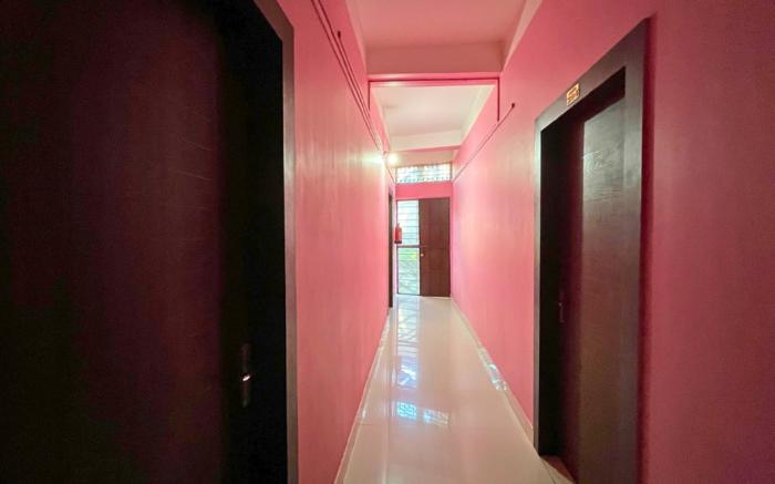 Sawkmie Hotel