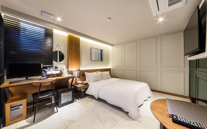 Plum Hotel